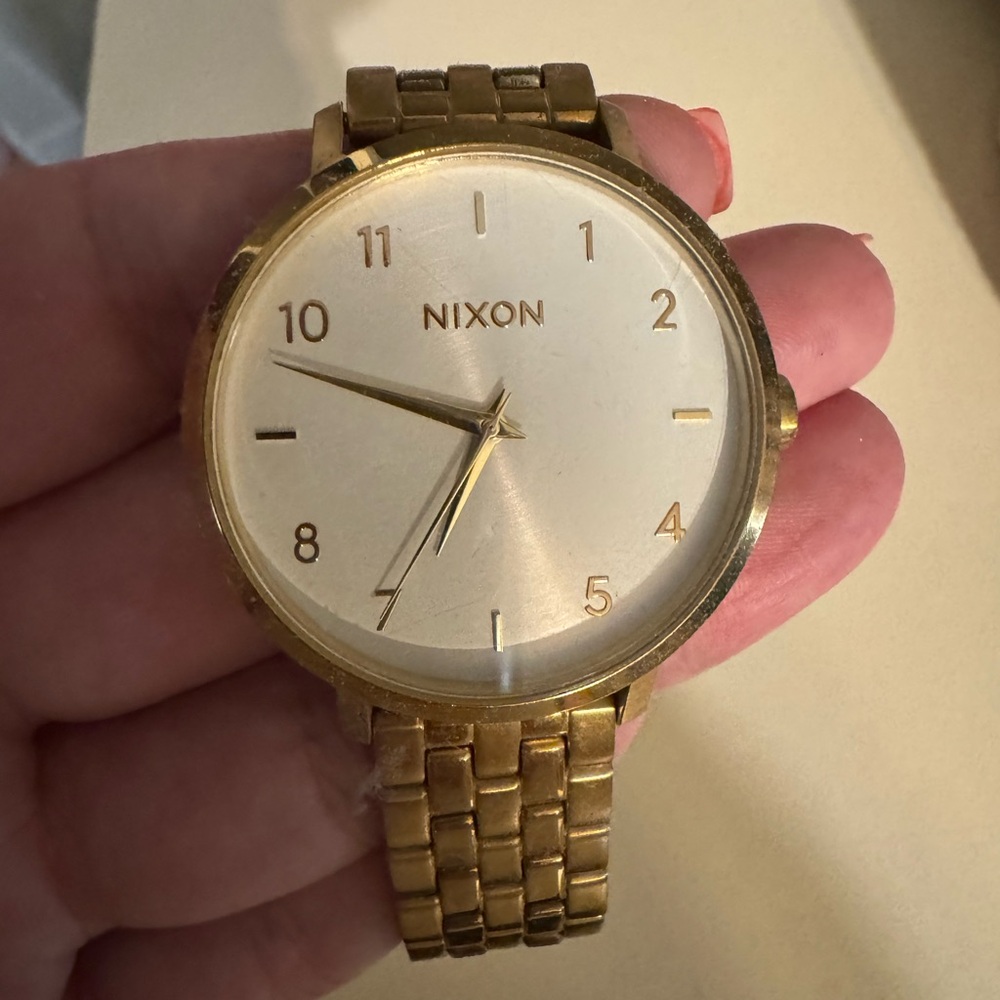 Nixon watch “The Arrow”